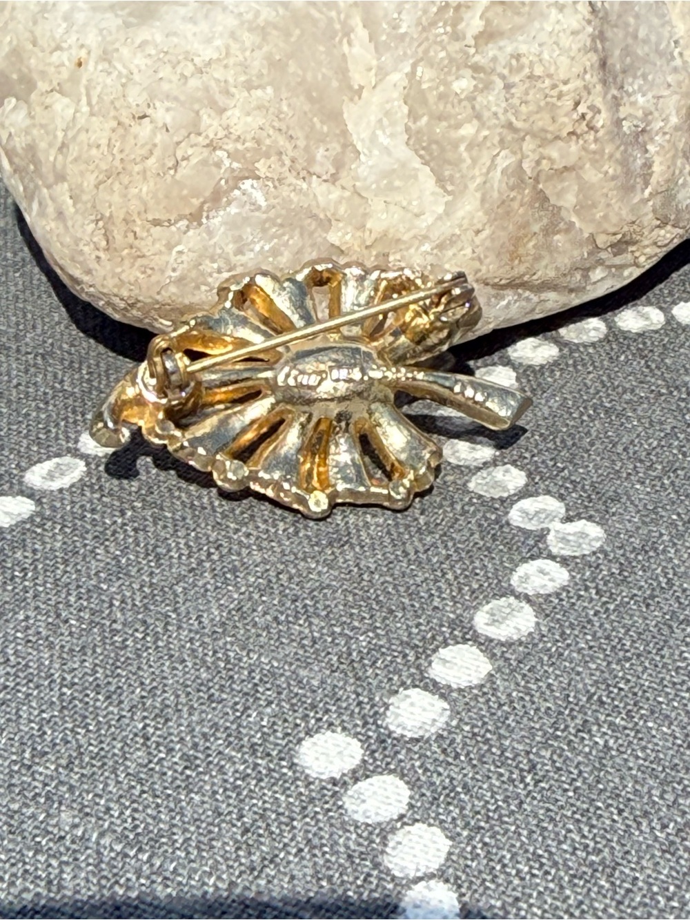 Vintage "Caro Des.",1950's MId Century Leaf Green Crystal Pearl Brooch - Picture 3 of 8